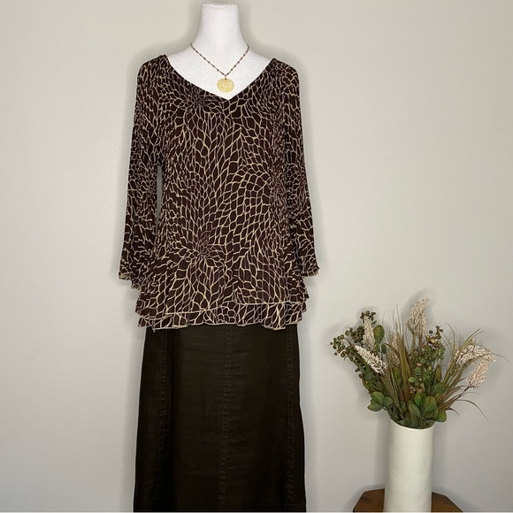 Braown and Tan abstract pattern tiered blouse - Picture 1 of 6